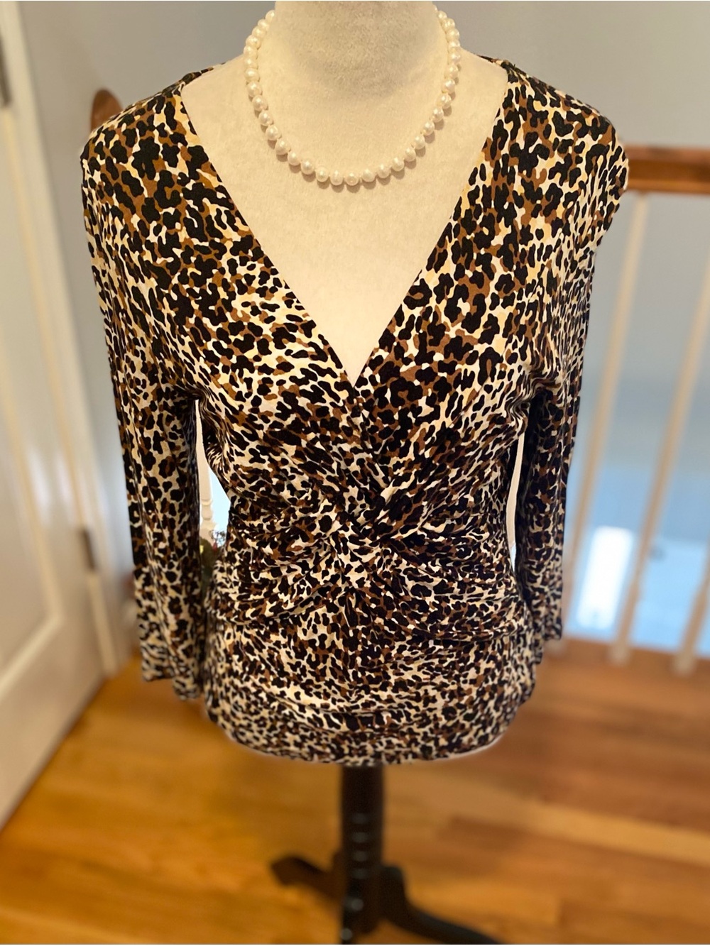Cable & Gauge Women's Leopard Print V-Neck Twist Front Top - Brown & Black Med
